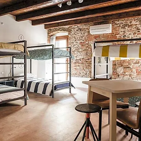 The Hostello 2*