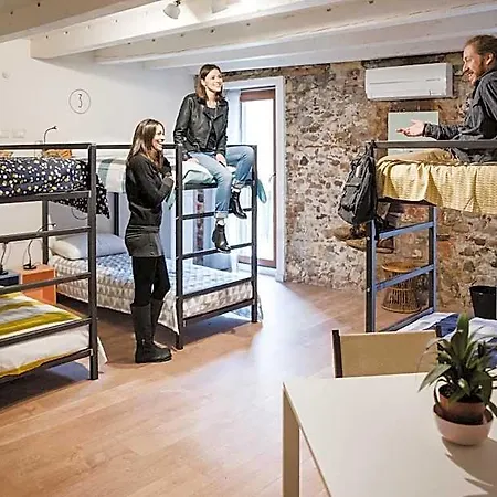 The Hostello 2*